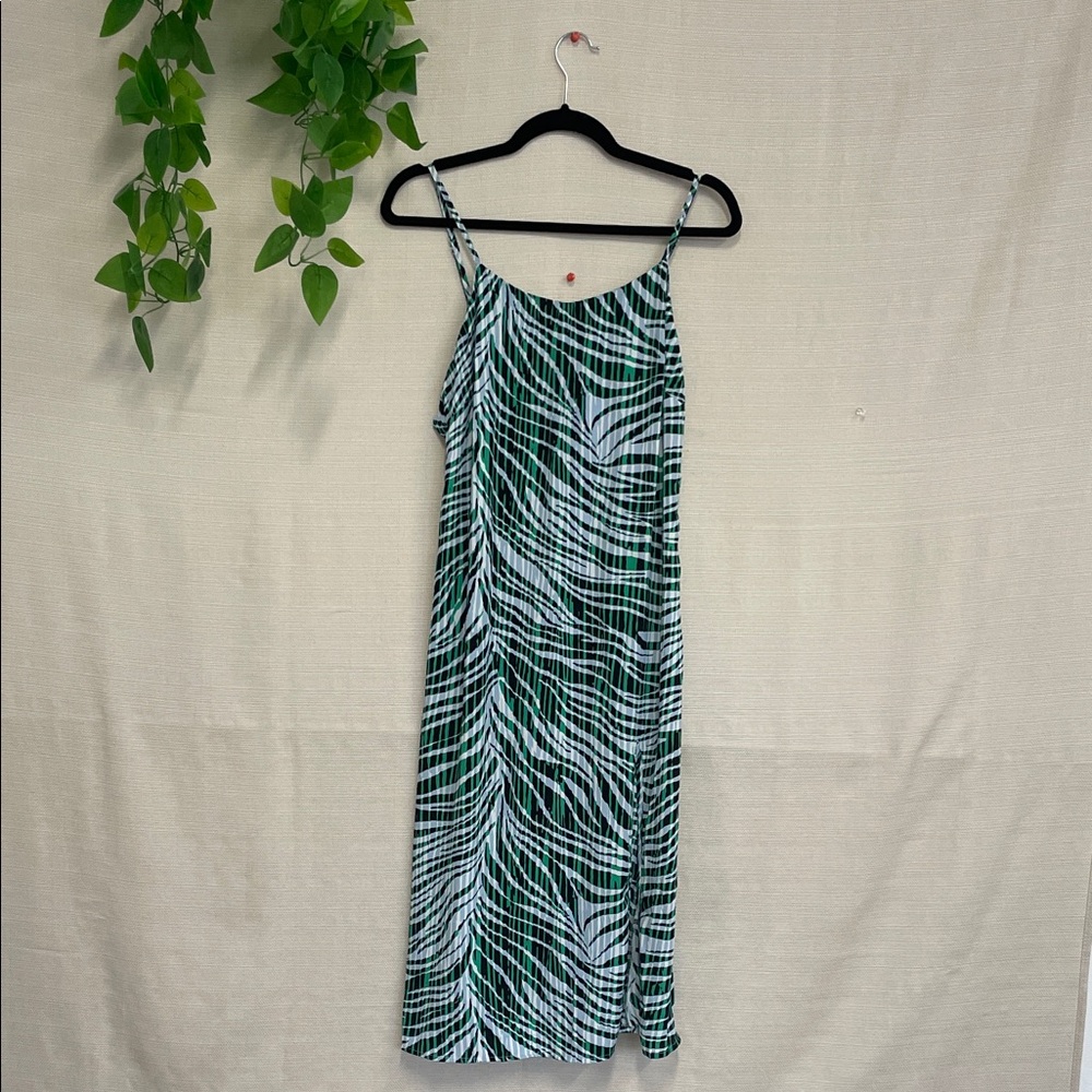 Cupshe Green and White Strappy Midi Dress